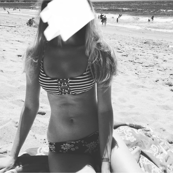 Billabong Reversible Bikini and Rash Guard Set - Picture 2 of 8